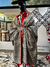 Load image into Gallery viewer, Embo - Reversible Shawl
