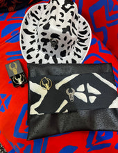 Load image into Gallery viewer, Faux Ostritch Leather Clutch bag
