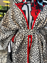 Load image into Gallery viewer, Embo - Reversible Shawl
