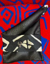 Load image into Gallery viewer, Faux Ostritch Leather Clutch bag
